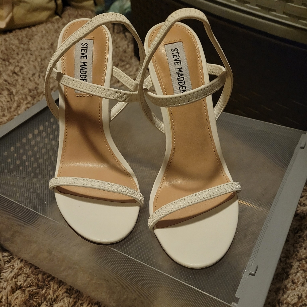 Steve madden sandals, brand new. Never worn, does not have original packaging